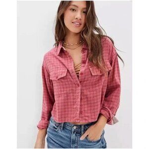 AMERICAN EAGLE WOMEN PINK CROPPED FLANNEL SHIRT